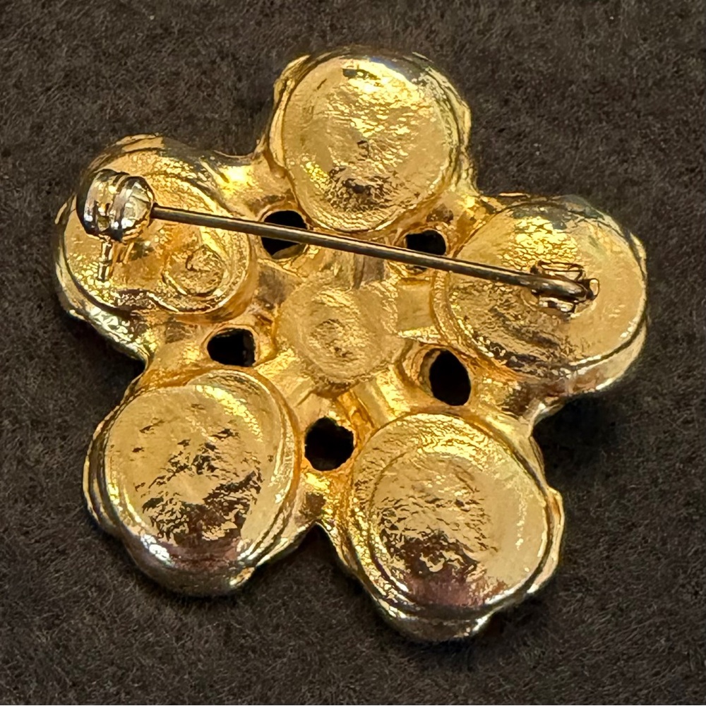 Florenza-Style Vintage Gold Floral Brooch with Gem Accents - Picture 6 of 8